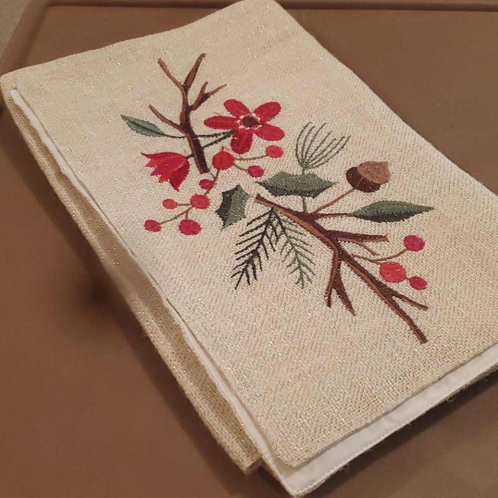 Table Runner and 8 matching placemats
